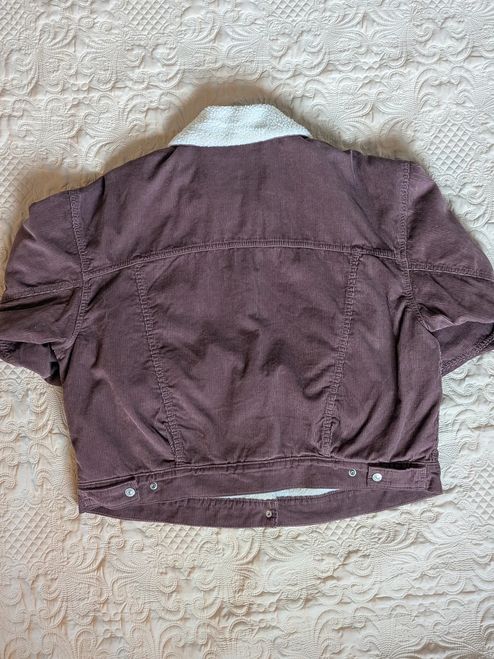 Levi's Women's Sherpa-Lined Corduroy Jacket in Dusty Rose - Picture 3 of 5